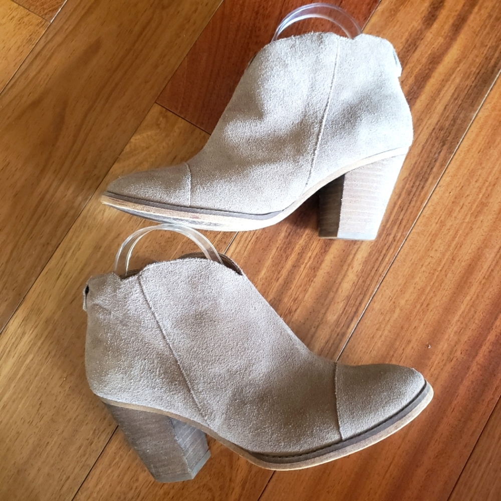 Susina Mushroom Suede Booties Size 7.5